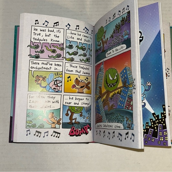 Dog Man: Fetch-22 by Dav Pilkey Dog Man Book #8 2019 Hardcover - Picture 5 of 5